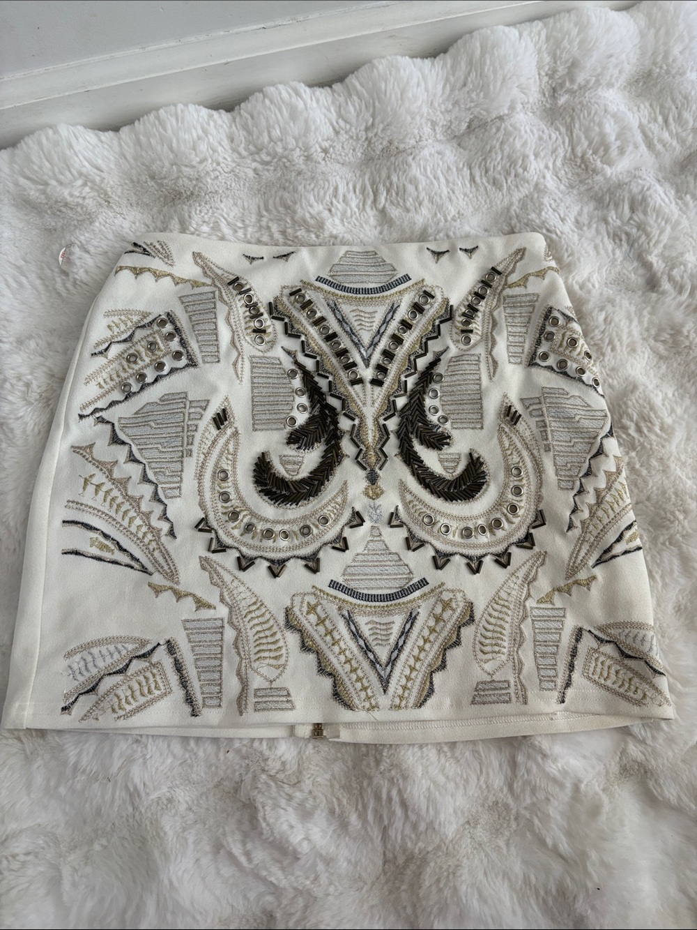 ✨Lux Embroidered White Mini Skirt with Metallic Accents ✨ never worn!